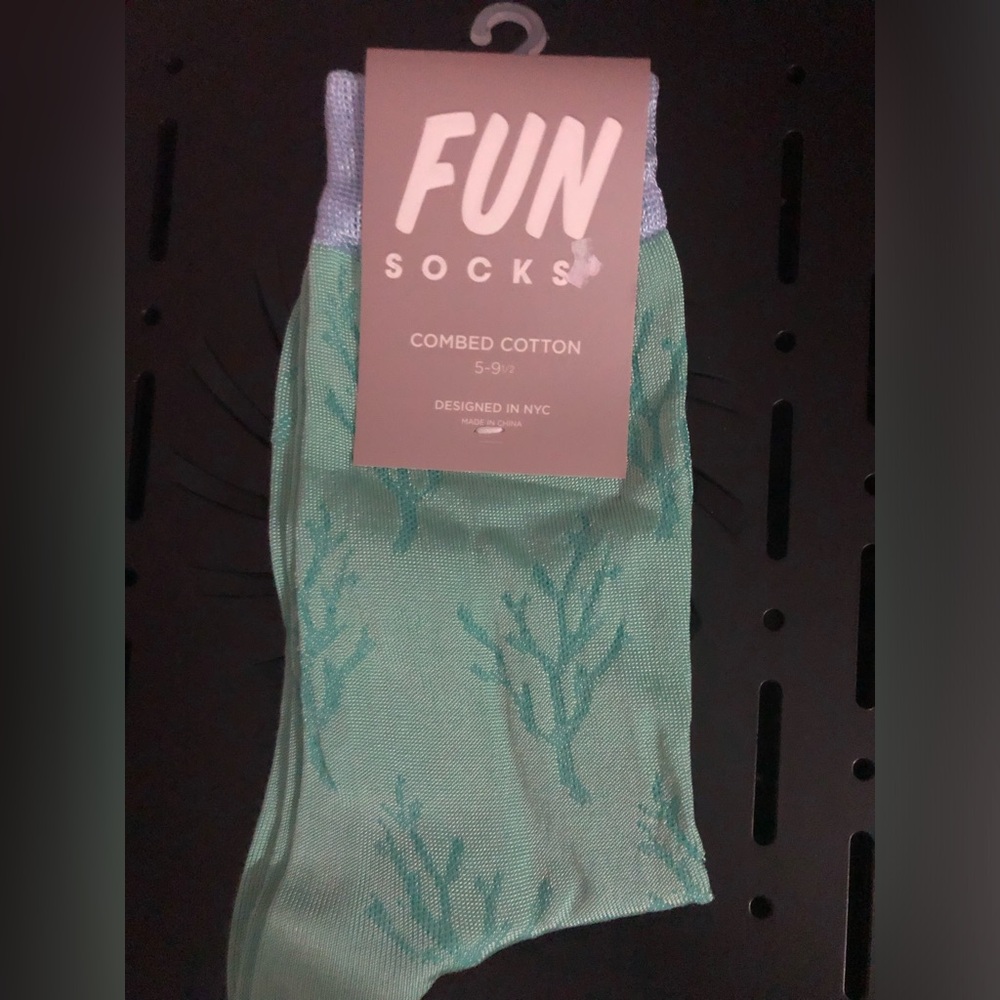 Women’s Light Green Seaweed design Combed Cotton Crew Socks